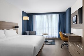 Holiday Inn Express Montreal Airport - St-Laurent by IHG