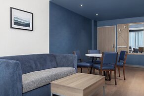 Holiday Inn Express Montreal Airport - St-Laurent by IHG