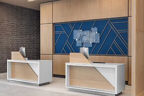 Holiday Inn Express Montreal Airport - St-Laurent by IHG