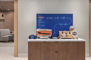 Holiday Inn Express Montreal Airport - St-Laurent by IHG