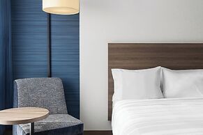 Holiday Inn Express Montreal Airport - St-Laurent by IHG