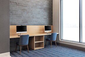 Holiday Inn Express Montreal Airport - St-Laurent by IHG