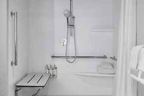 Holiday Inn Express Montreal Airport - St-Laurent by IHG