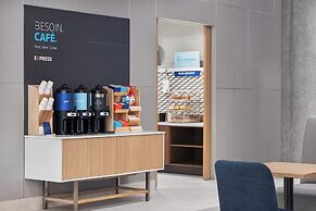 Holiday Inn Express Montreal Airport - St-Laurent by IHG