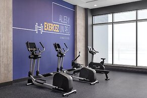 Holiday Inn Express Montreal Airport - St-Laurent by IHG