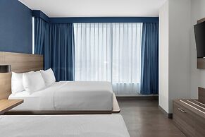 Holiday Inn Express Montreal Airport - St-Laurent by IHG
