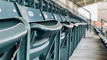 Holiday Inn Express Montreal Airport - St-Laurent by IHG