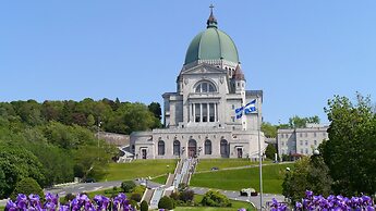 Holiday Inn Express Montreal Airport - St-Laurent by IHG