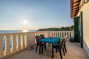 Magic Seaside Apartment