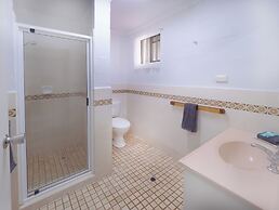 Boyne Island Motel and Villas