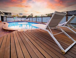 Boyne Island Motel and Villas