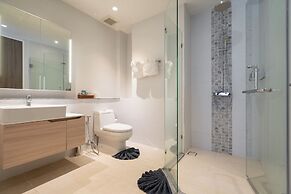 Diamond Condominium 2506