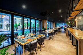 Diamond Condominium 2506