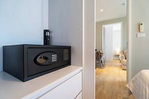 Diamond Condominium 2506