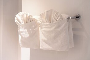 Diamond Condominium 2506