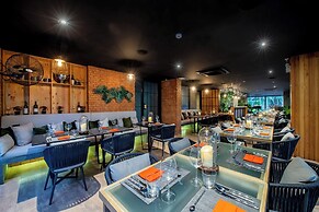 Diamond Condominium 2506