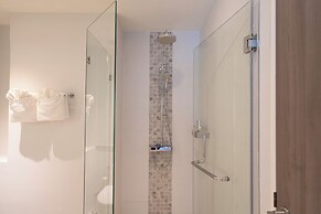 Diamond Condominium 2506