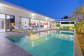 Open-space Design 4BR Pool Villa Luna