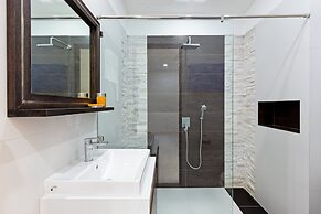 Open-space Design 4BR Pool Villa Luna