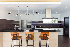 Open-space Design 4BR Pool Villa Luna