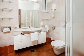 Apartments Fontana Resort in Jelsa, With Swimming Pool