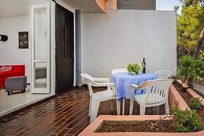 Apartments Fontana Resort in Jelsa, With Swimming Pool