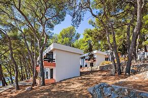 Apartments Fontana Resort in Jelsa, With Swimming Pool