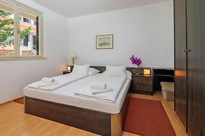 Beautiful Apartments in Jelsa, With Pool