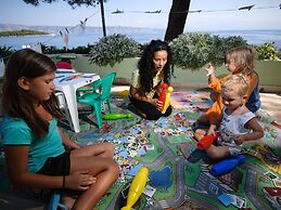 Apartments Fontana Resort in Jelsa, With Swimming Pool