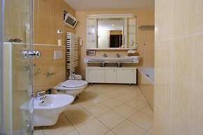 Apartments Fontana Resort in Jelsa, With Swimming Pool