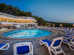 Apartments Fontana Resort in Jelsa, With Swimming Pool