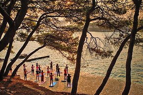 Apartments Fontana Resort in Jelsa, With Swimming Pool