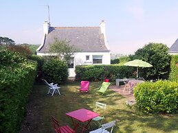 Holiday Home in Ploudalmyzeau