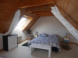 Holiday Home in Ploudalmyzeau