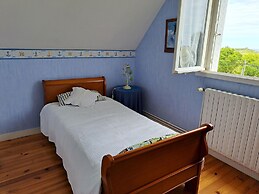 Holiday House Near Sand Beach in Ploudalmezeau