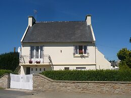 Holiday House Near Sand Beach in Ploudalmezeau