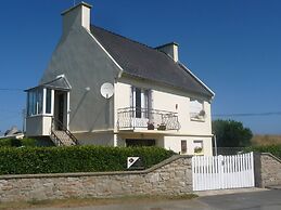 Holiday House Near Sand Beach in Ploudalmezeau