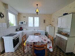 Holiday House Near Sand Beach in Ploudalmezeau