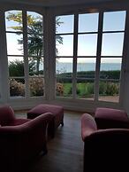 Villa With Direct Access to the Beach