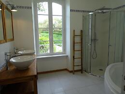 Villa With Direct Access to the Beach