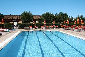 Apartment in Vada With Garden Furniture