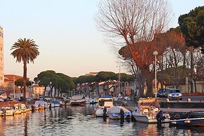 Apartment Casa Paola With Pool in Camaiore