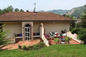 Apartment Casa Paola With Pool in Camaiore