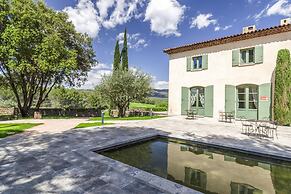 Relaxing La Motte Hideaway for a Group