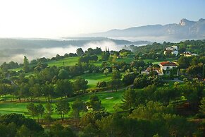 Holiday Home in Domaine de St.endreol With Pool