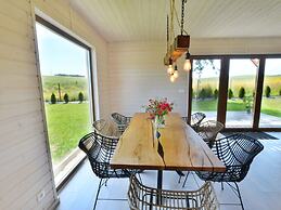 Holiday House With Whirlpool, Sulechowo