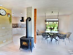 Holiday House With Whirlpool, Sulechowo