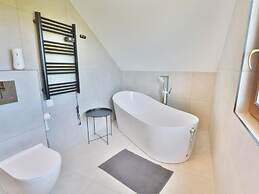 Holiday House With Whirlpool, Sulechowo
