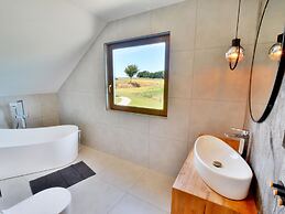 Holiday House With Whirlpool, Sulechowo
