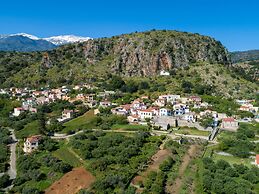 Cozy Holiday Home With Pool and Whirlpool in Maheri